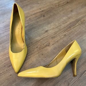 Nine West Yellow Pumps Size 12